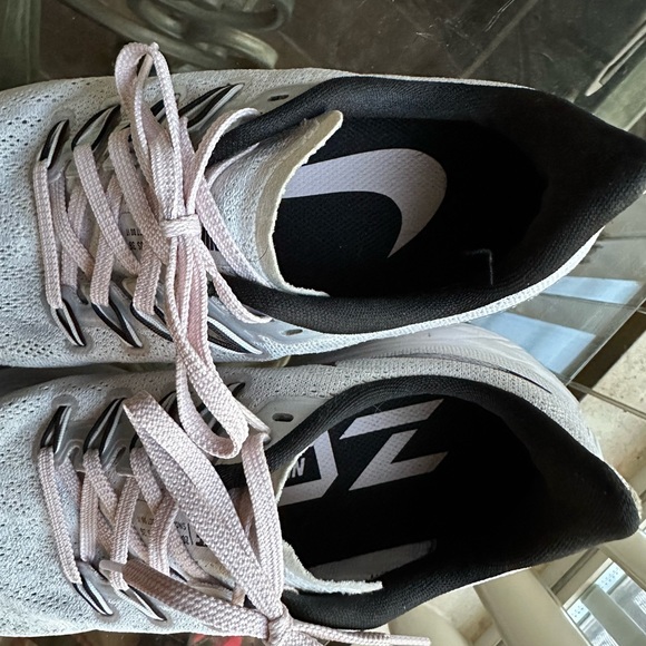 Nike - Picture 4 of 9